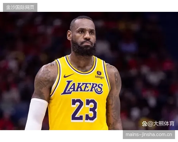 詹姆斯强打篮下造成杀伤，湖人稳住领先